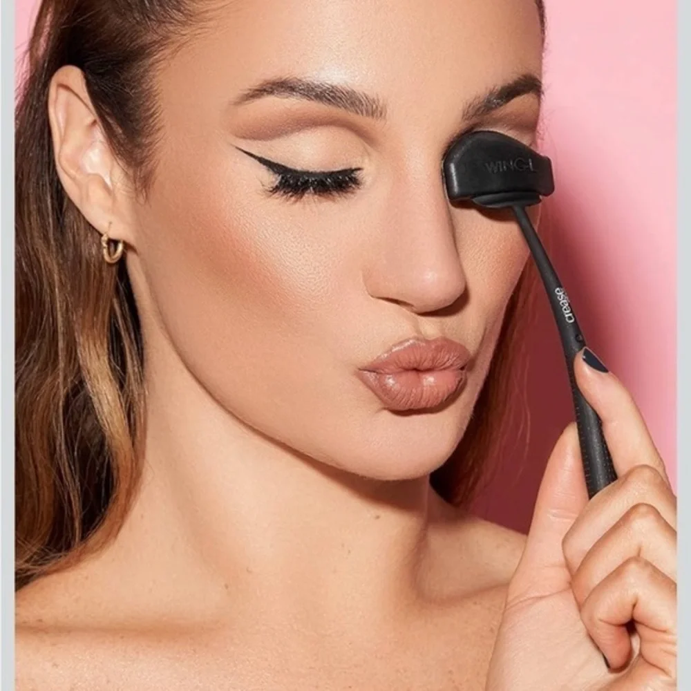 Crease Piece Eye Makeup Tool Set in Black